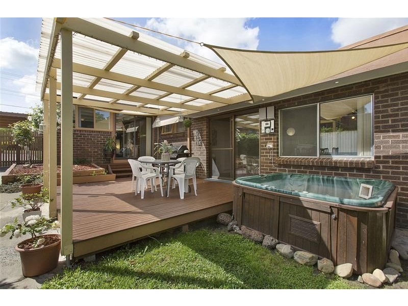 10 Radleigh Drive, Wheelers Hill VIC 3150