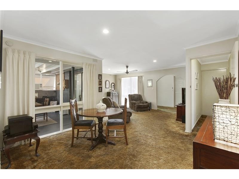 10 Radleigh Drive, Wheelers Hill VIC 3150