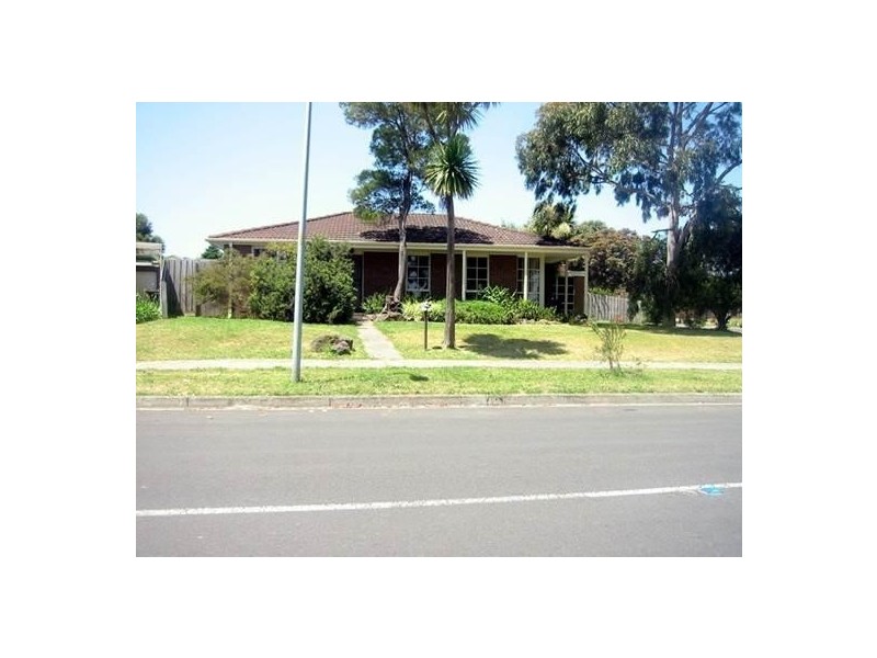 2 Cheviot Avenue, Berwick VIC 3806