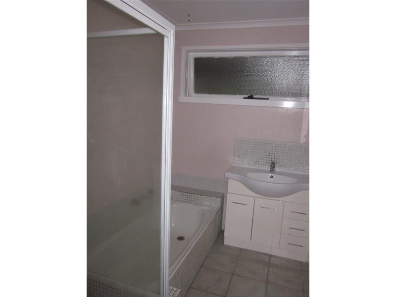 57 Essex Park Drive, Endeavour Hills VIC 3802