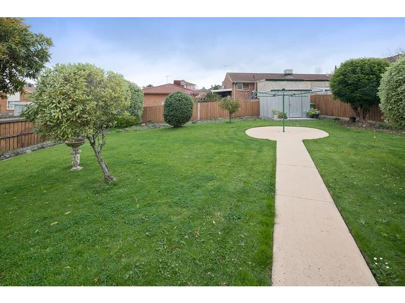 17 Steeple Place, Endeavour Hills VIC 3802