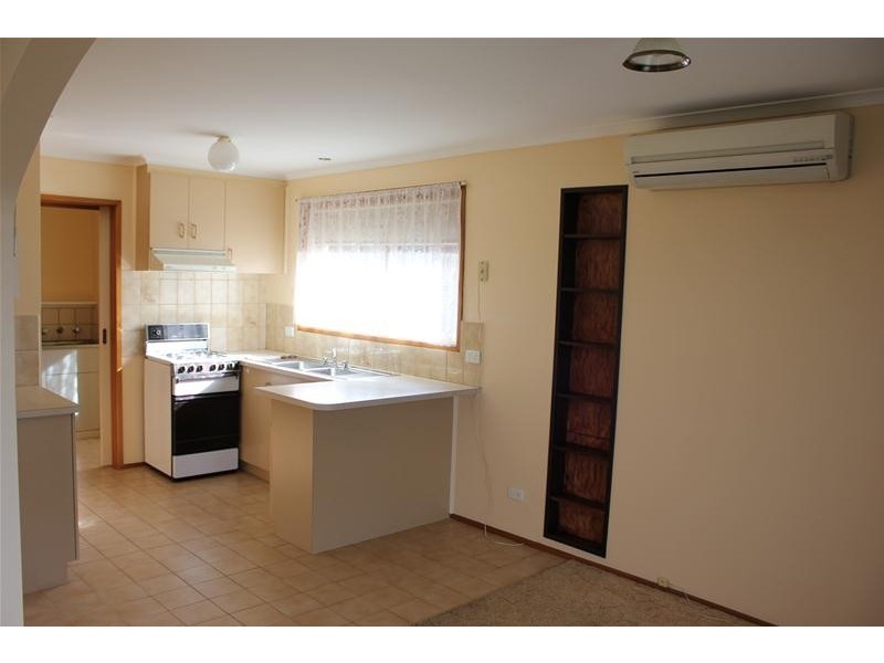 2/6 Parkview Close, Dandenong VIC 3175