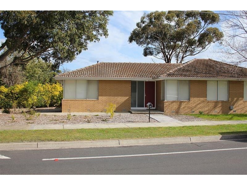 4 Essex Park Drive, Endeavour Hills VIC 3802