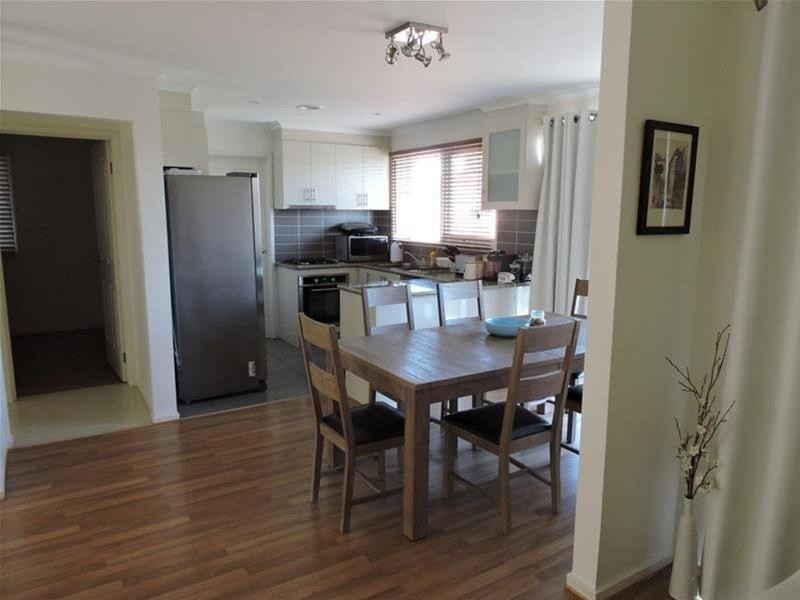 24 Rossiter Avenue, Endeavour Hills VIC 3802