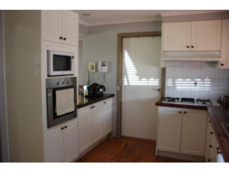 30 William Hovel Drive, Endeavour Hills VIC 3802