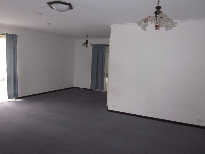 13 Leigh Court, Doveton VIC 3177