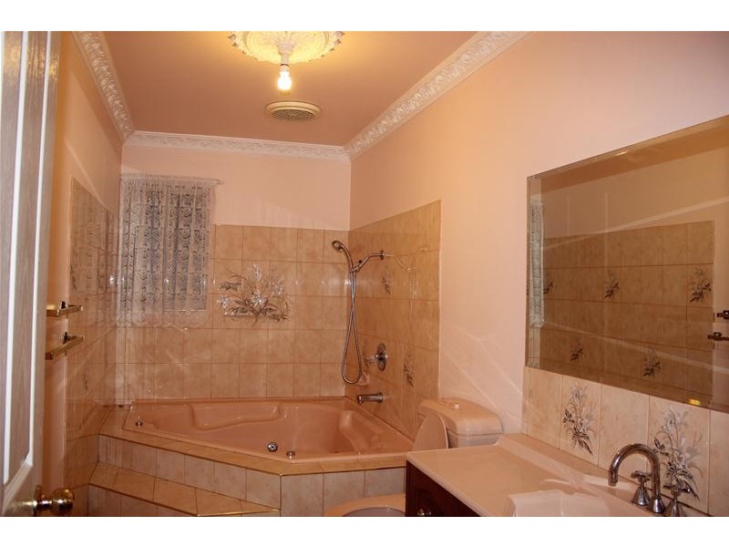 36 David Collins Drive, Endeavour Hills VIC 3802