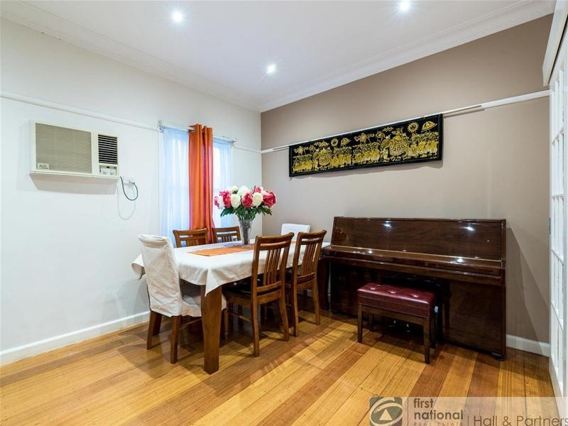 4 Wallace Avenue, Dandenong VIC 3175