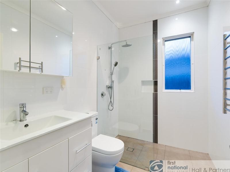 4 Wallace Avenue, Dandenong VIC 3175