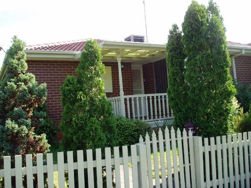 5 Glencoe Grove, Dandenong North VIC 3175