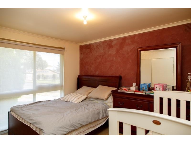 8 Ayton Court, Noble Park North VIC 3174