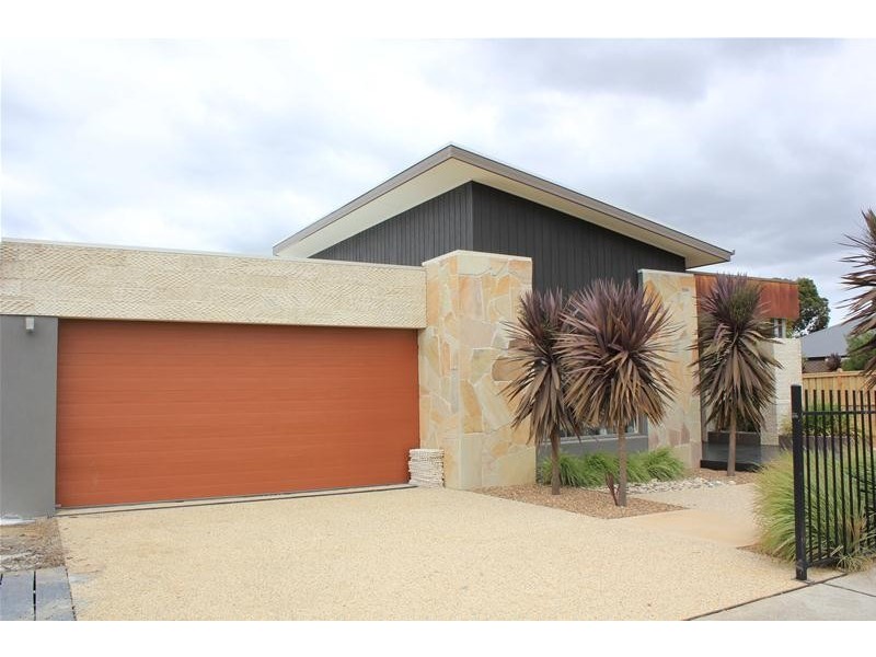 6 Sunline Way, Lyndhurst VIC 3975