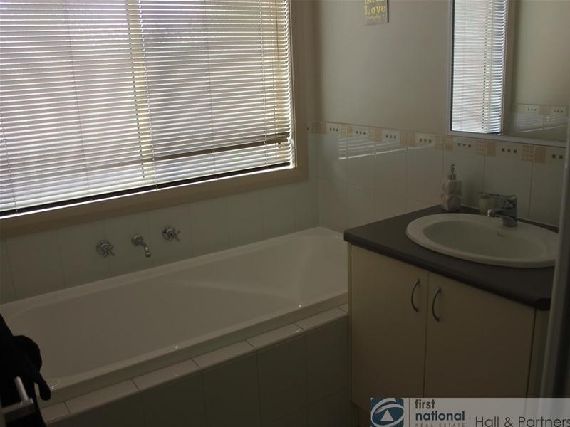 37 Ebony Drive, Pakenham VIC 3810