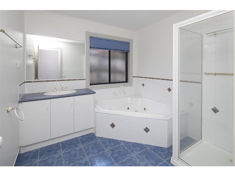 110 Reema Boulevard, Endeavour Hills VIC 3802