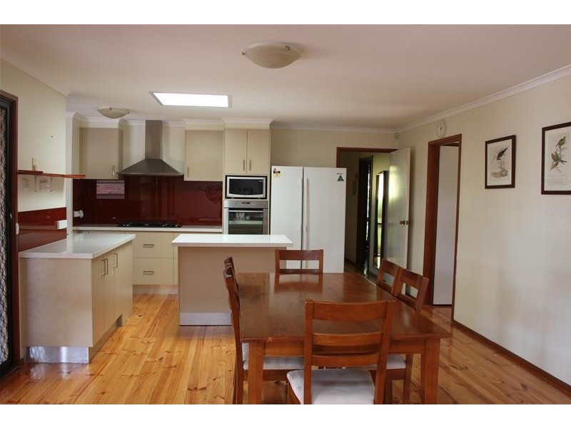 32 Denton Drive, Endeavour Hills VIC 3802