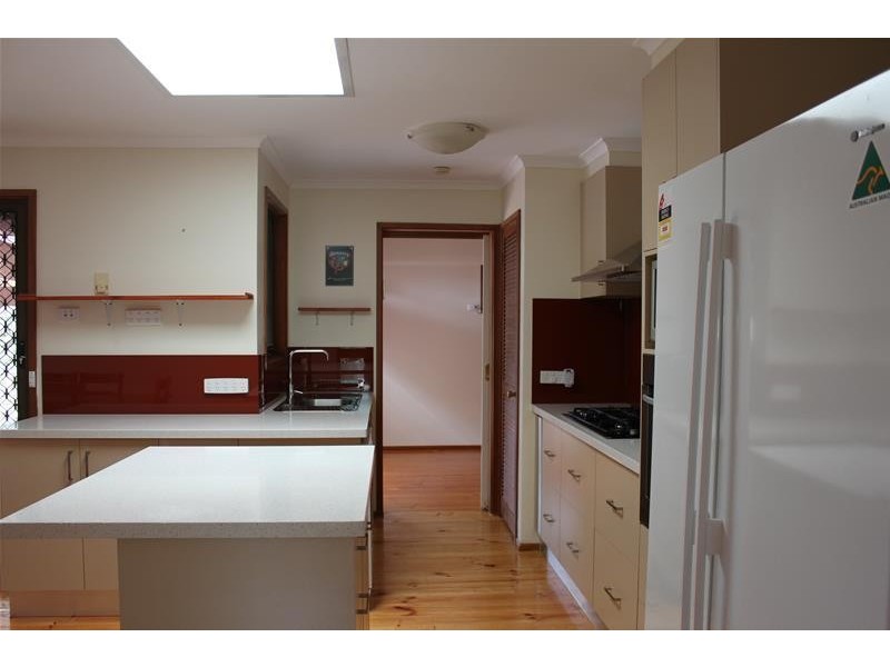 32 Denton Drive, Endeavour Hills VIC 3802