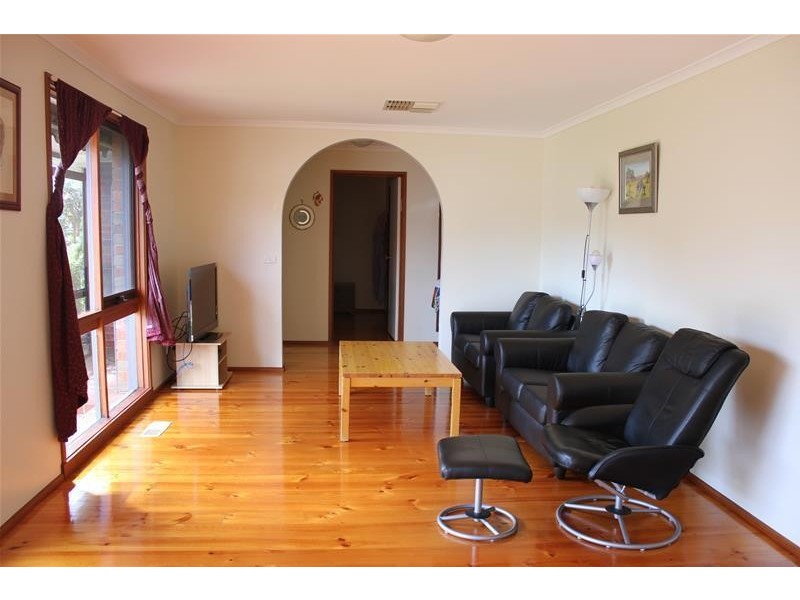 32 Denton Drive, Endeavour Hills VIC 3802