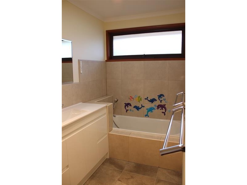 32 Denton Drive, Endeavour Hills VIC 3802