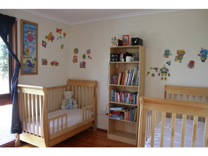 32 Denton Drive, Endeavour Hills VIC 3802