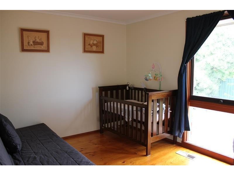 32 Denton Drive, Endeavour Hills VIC 3802