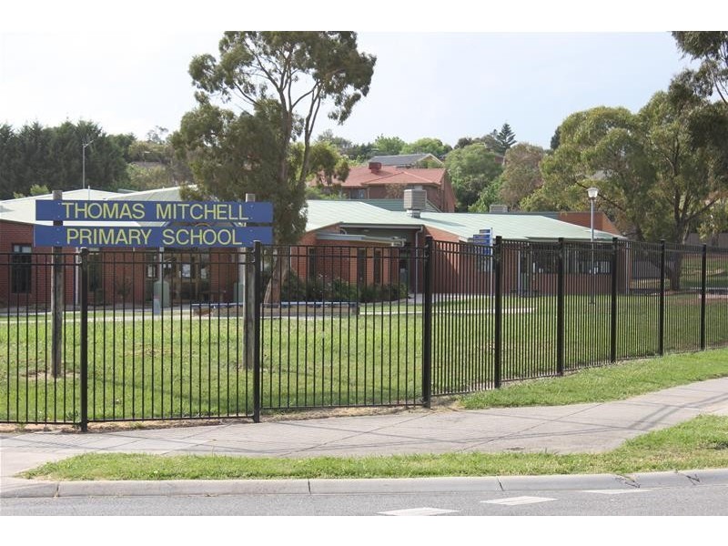 32 Denton Drive, Endeavour Hills VIC 3802