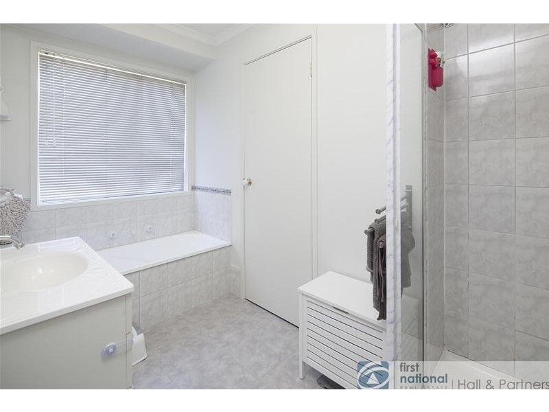 5 Edgewood Close Close, Narre Warren South VIC 3805