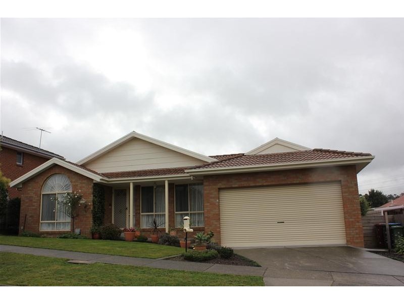 2 Maryrose Crescent, Endeavour Hills VIC 3802