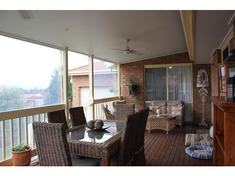 2 Maryrose Crescent, Endeavour Hills VIC 3802