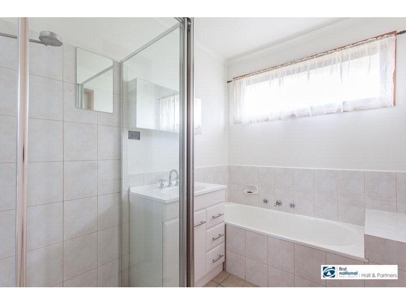 42 Fernbank Crescent, Mulgrave VIC 3170