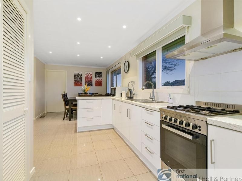 4 Rearden Close, Endeavour Hills VIC 3802