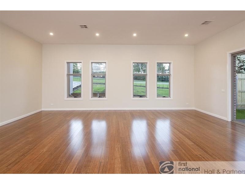 1 & 2/42 Buchanan Road, Berwick VIC 3806