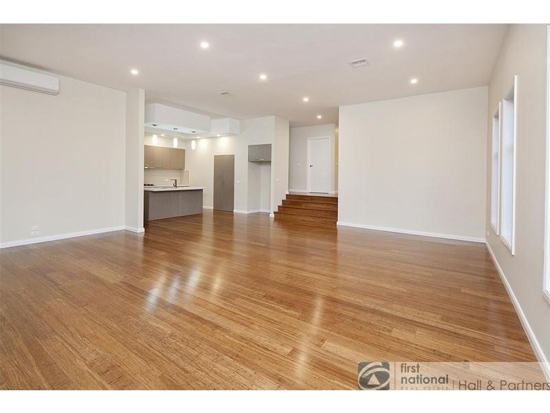 1 & 2/42 Buchanan Road, Berwick VIC 3806