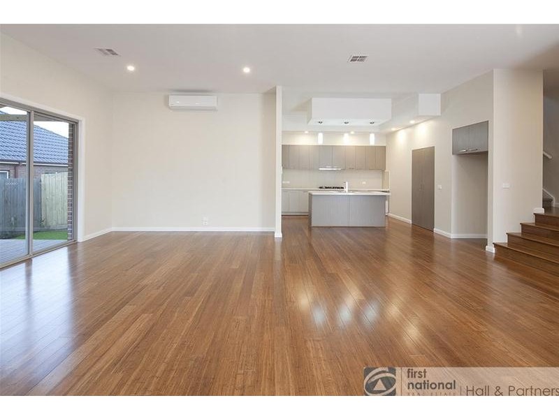 1 & 2/42 Buchanan Road, Berwick VIC 3806