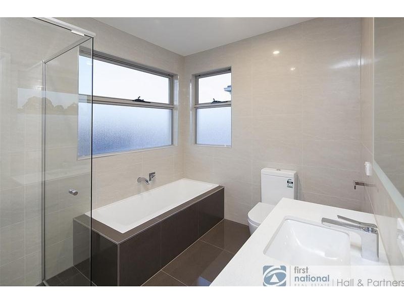 1 & 2/42 Buchanan Road, Berwick VIC 3806