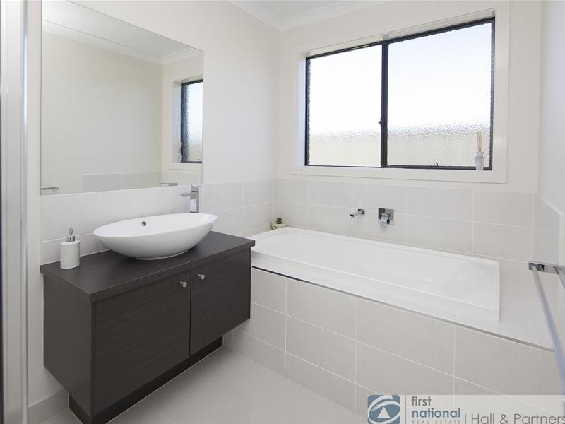 15 Donatello Crescent, Narre Warren VIC 3805