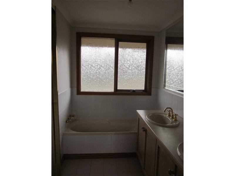 134 Kennington Park Drive, Endeavour Hills VIC 3802