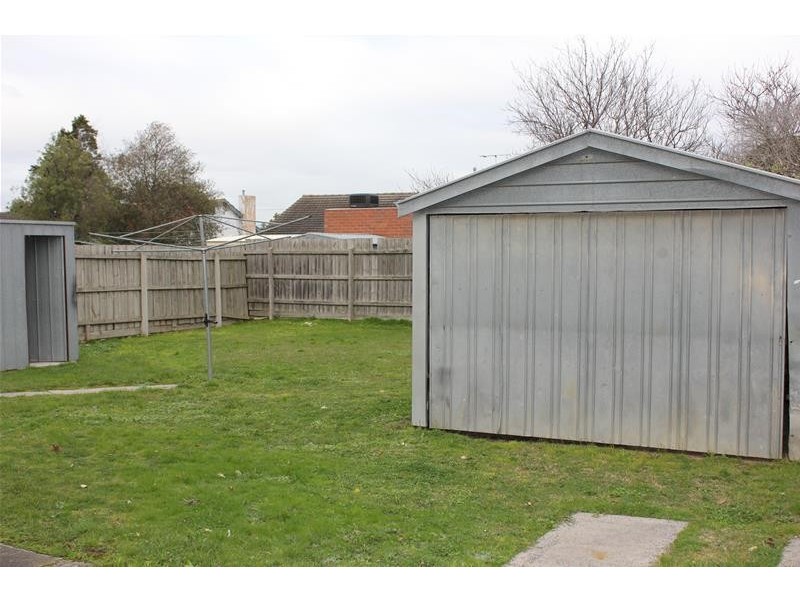 16 Curtin Crescent, Dandenong North VIC 3175