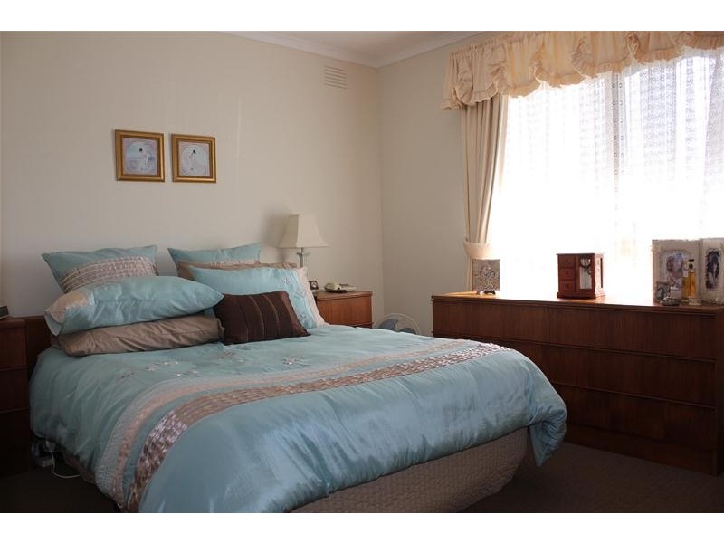 66 John Fawkner Drive, Endeavour Hills VIC 3802