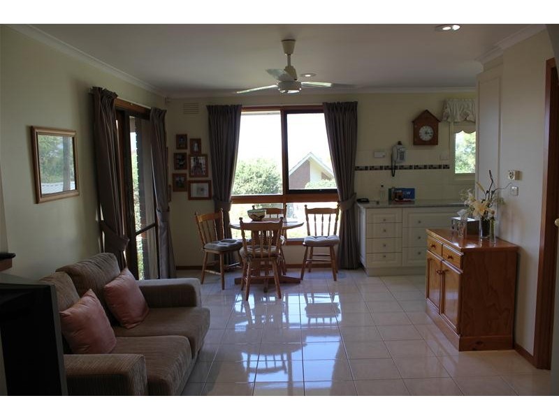 66 John Fawkner Drive, Endeavour Hills VIC 3802