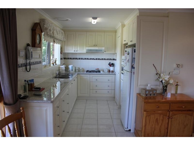 66 John Fawkner Drive, Endeavour Hills VIC 3802