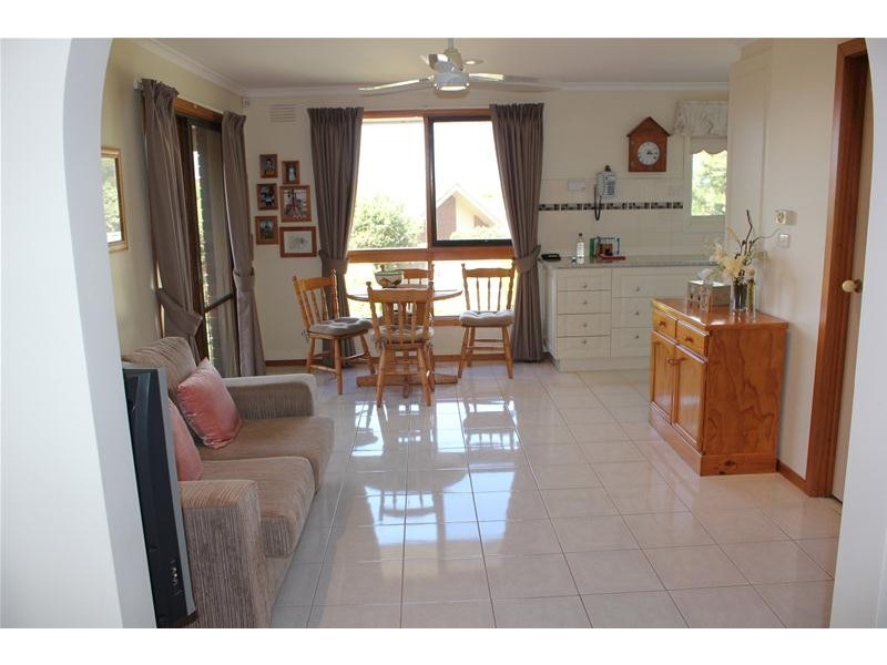 66 John Fawkner Drive, Endeavour Hills VIC 3802