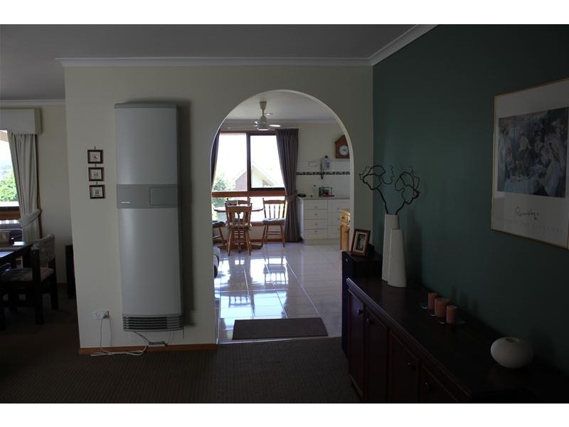 66 John Fawkner Drive, Endeavour Hills VIC 3802