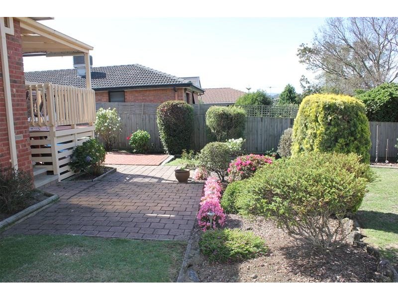 66 John Fawkner Drive, Endeavour Hills VIC 3802