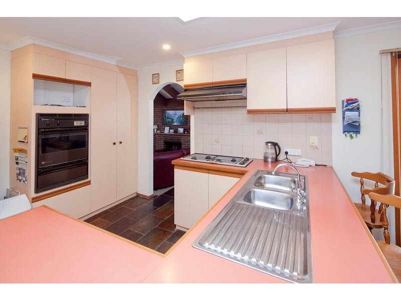 6 Antrim Close, Endeavour Hills VIC 3802