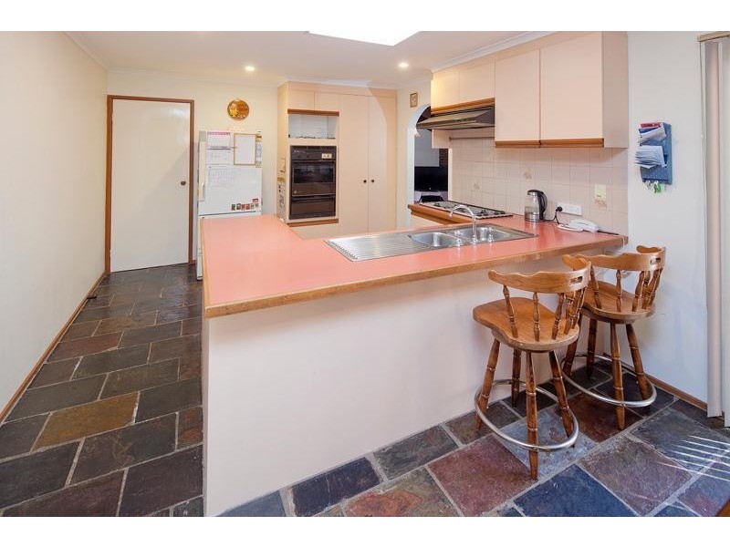 6 Antrim Close, Endeavour Hills VIC 3802