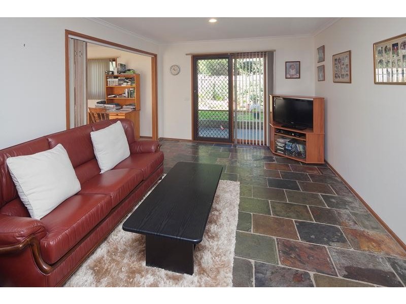 6 Antrim Close, Endeavour Hills VIC 3802