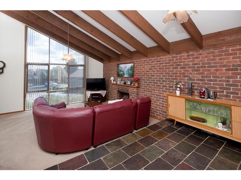 6 Antrim Close, Endeavour Hills VIC 3802