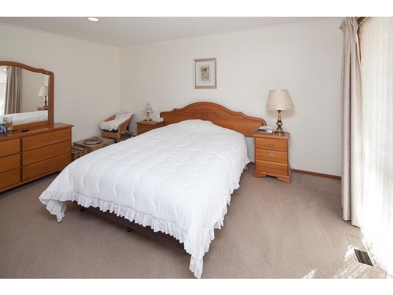 6 Antrim Close, Endeavour Hills VIC 3802