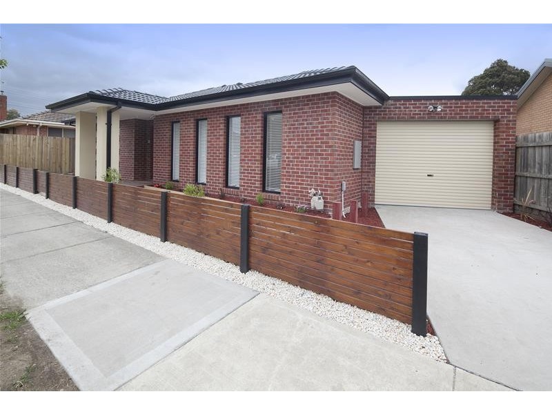 1B The Pines Court, Doveton VIC 3177