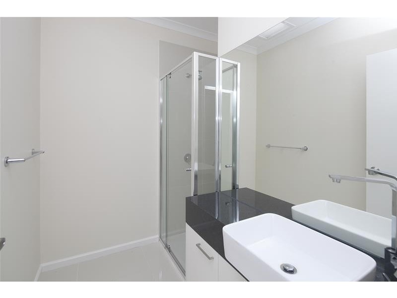 1B The Pines Court, Doveton VIC 3177